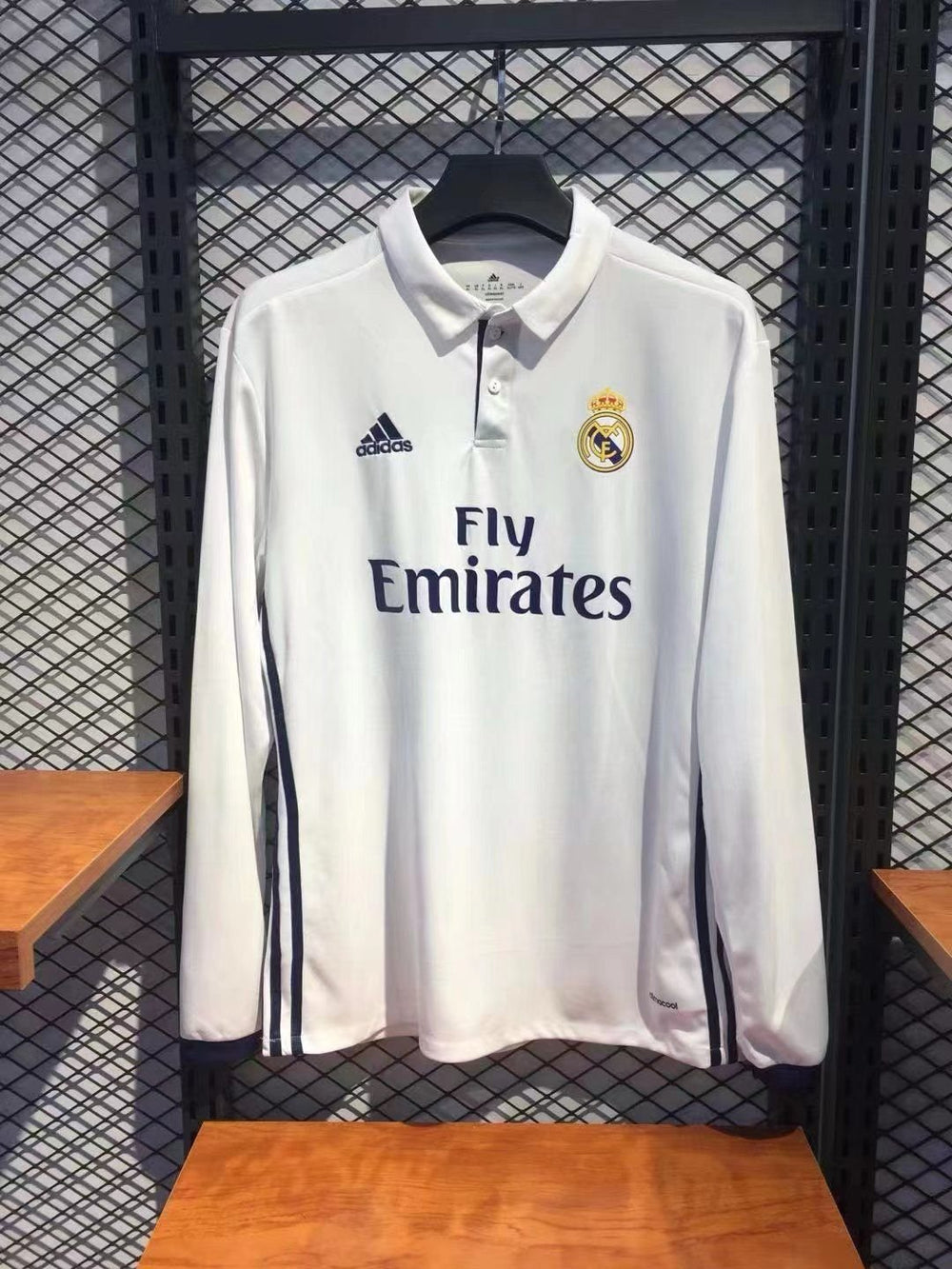 RETRO REAL MADRID HOME 2016/17 (2)