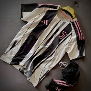 Juventus 2025/26 Home Set (With Shorts)